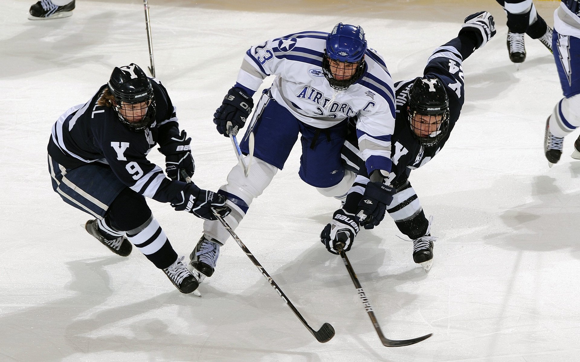 “高新区全民健身馆:壁球的秘密,击球背后是百秒的决战!”